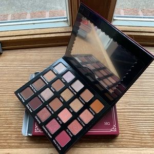 🎉HP🎉 New Violet Voss Holy Grail Eyeshadow Palette